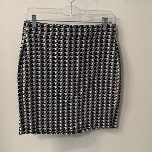Banana Republic Black and White Houndstooth Pencil Skirt